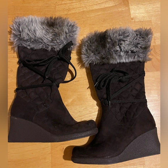 Shoes - Faux Fur Trim Quilted dark brown Wedge Boots